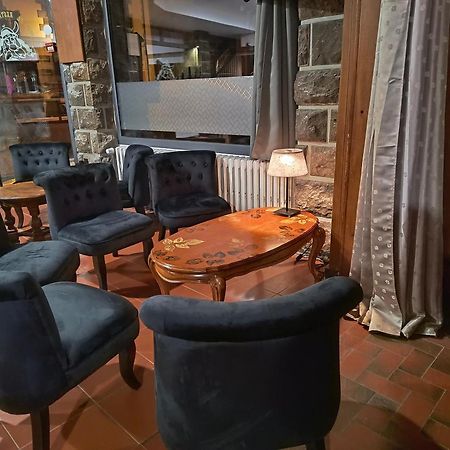 Les Arvernes Rochefort-Montagne Esterno foto